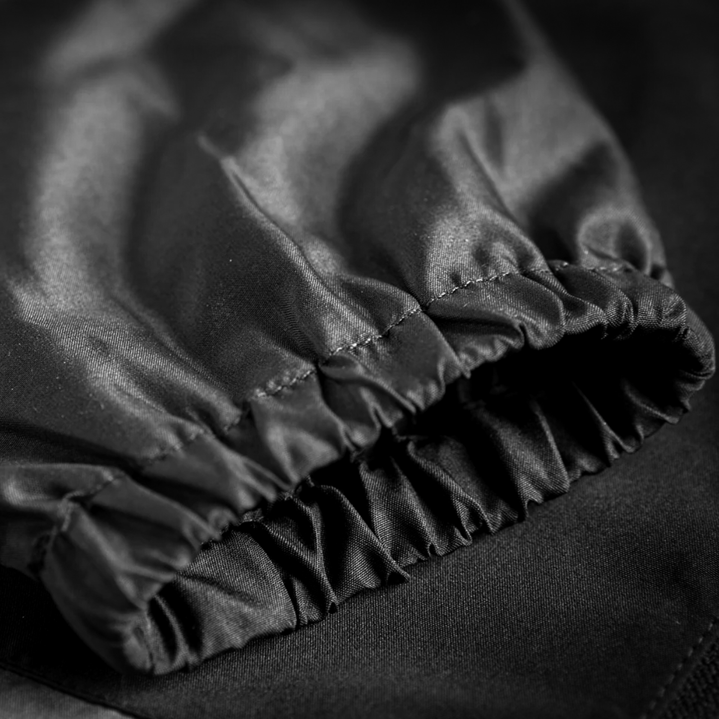 K,orD. PULLOVER HOODED WINDBREAKER